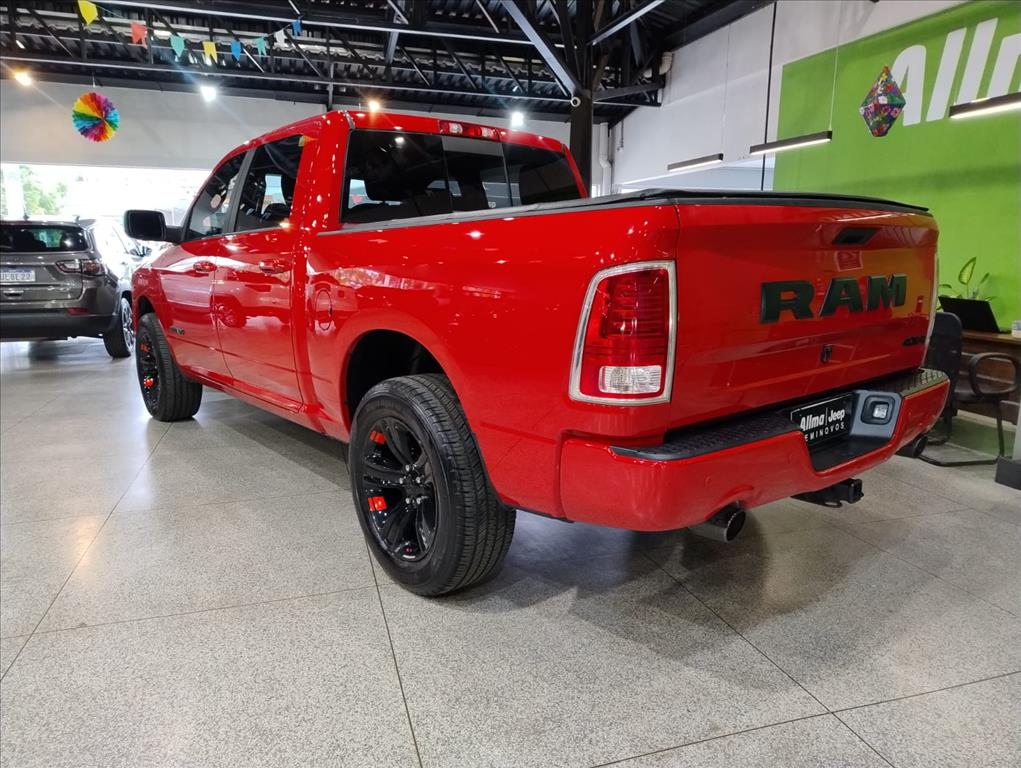 CLASSIC 5.7 V8 GASOLINA LARAMIE NIGHT EDITION CD 4X4 AUTOMÁTICO7