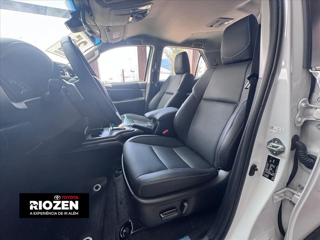 HILUX SW4 2.8 D-4D TURBO DIESEL SRX PLATINUM 7L 4X4 AUTOMÁTICO10