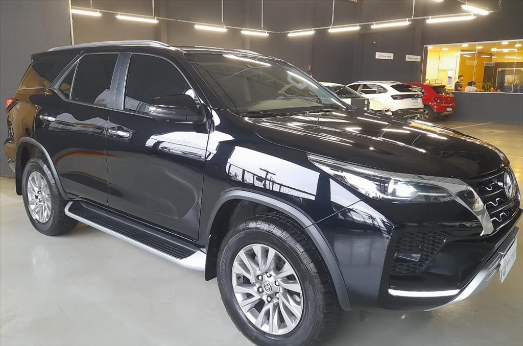 HILUX 2.8 D-4D TURBO DIESEL CD SRX 4X4 AUTOMÁTICO2