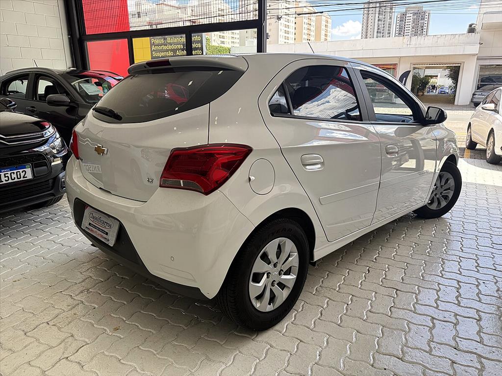 Chevrolet Onix - 1.0 MPFI LT 8V FLEX 4P MANUAL