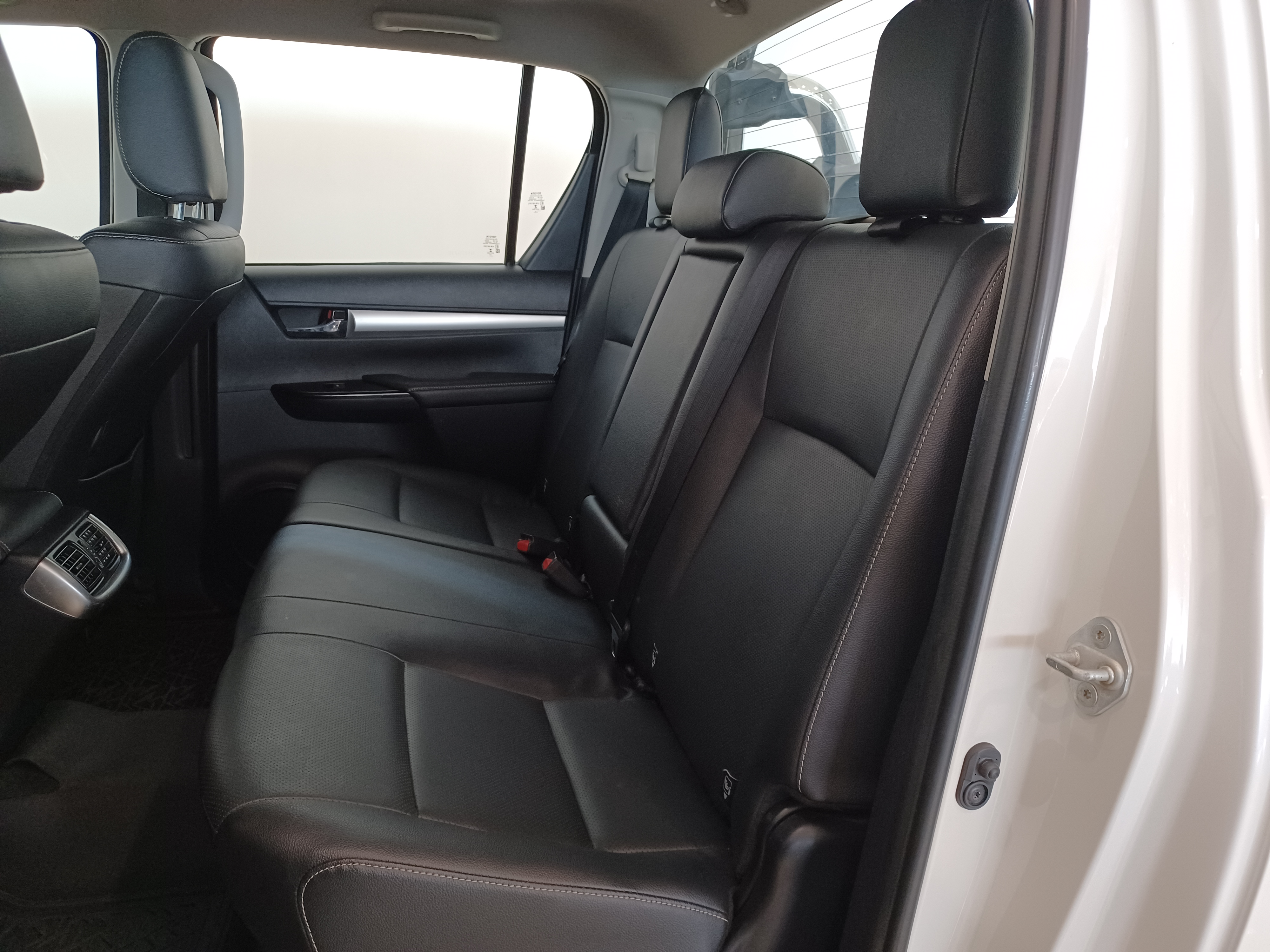 Toyota-HILUX-2.8 D-4D TURBO DIESEL CD SRX 4X4 AUTOMÁTICO