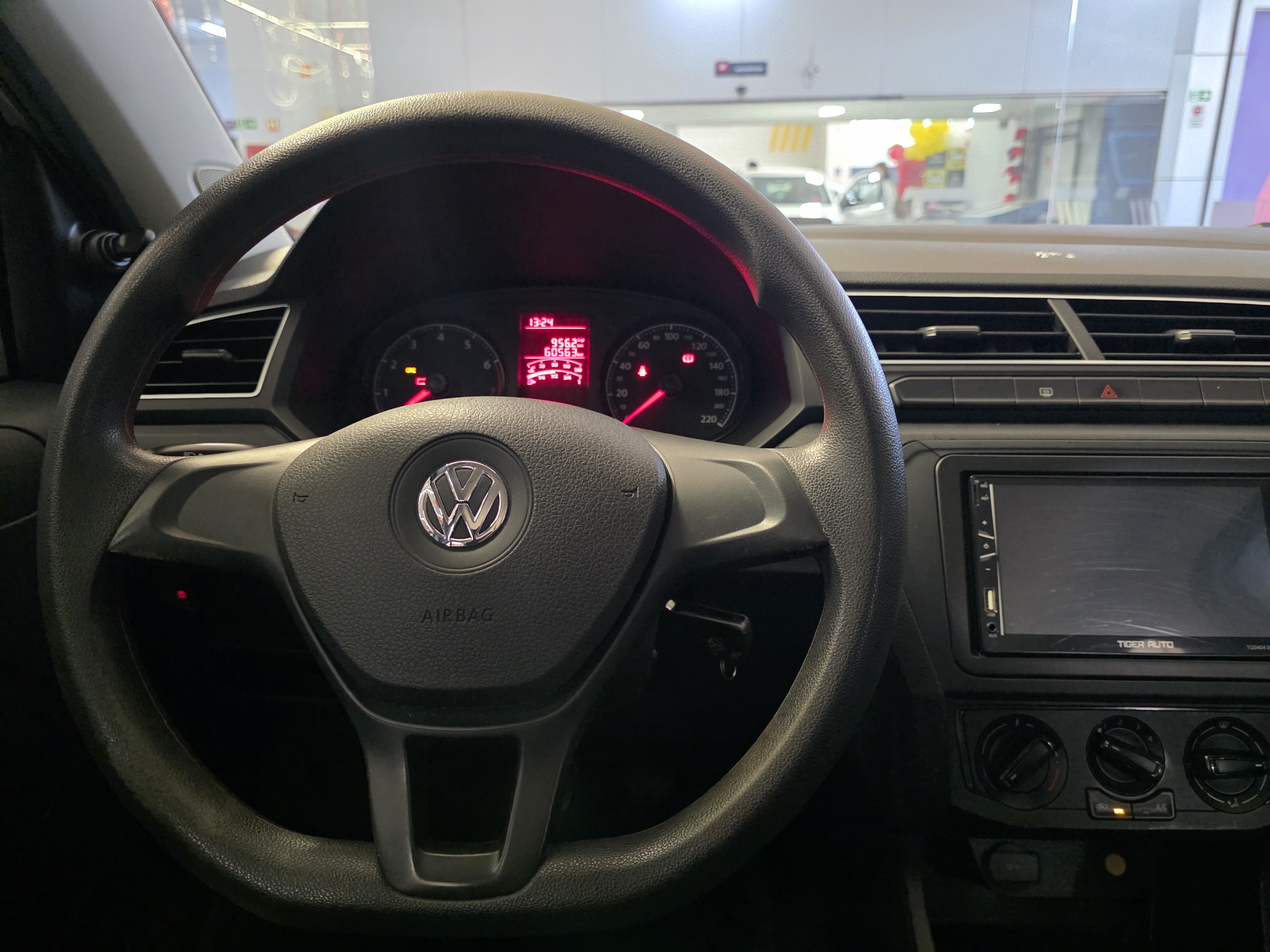 VOYAGE 1.0 12V MPI TOTALFLEX 4P MANUAL9