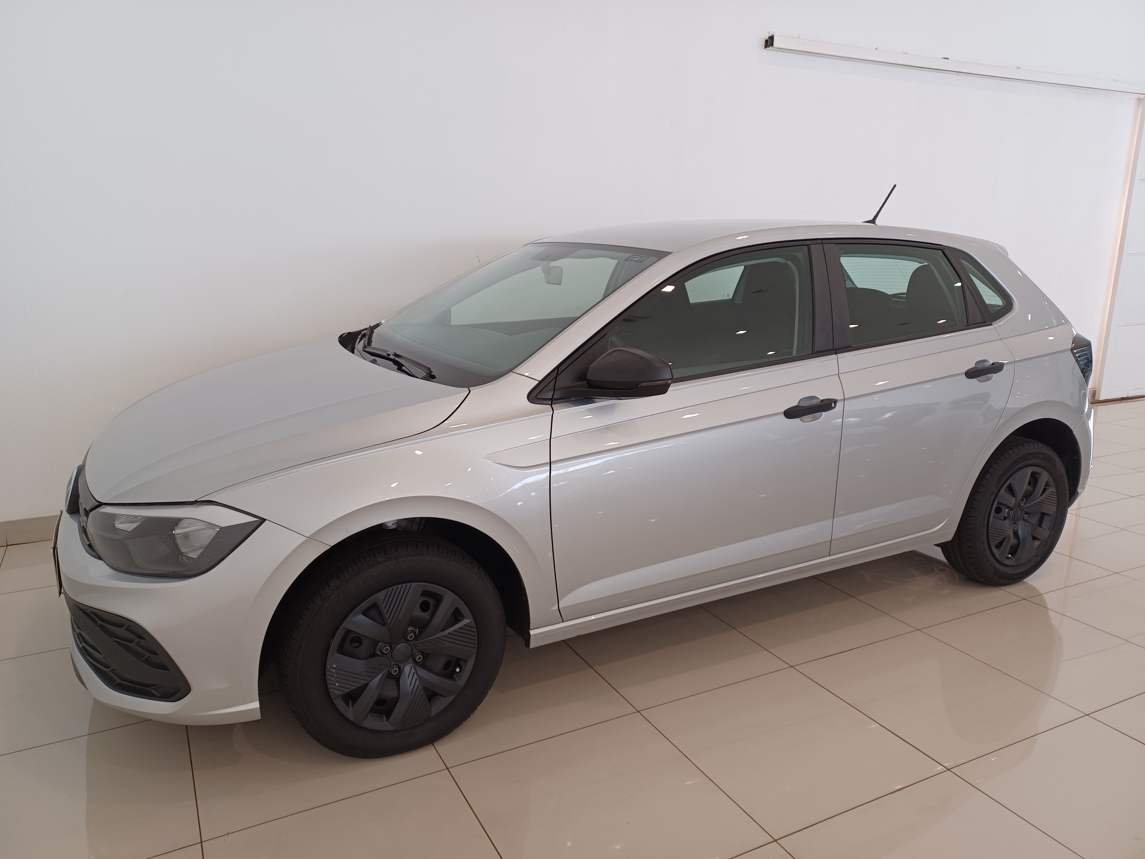 Volkswagen-POLO-1.0 MPI TRACK MANUAL