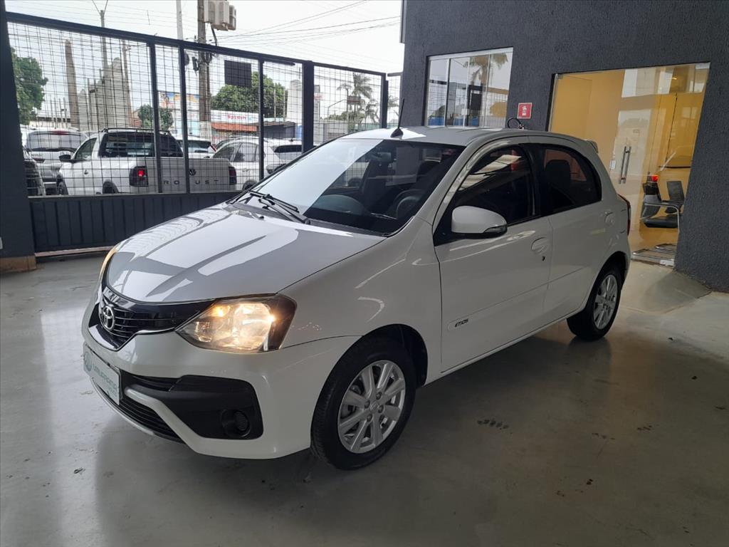 ETIOS 1.5 X PLUS 16V FLEX 4P AUTOMÁTICO