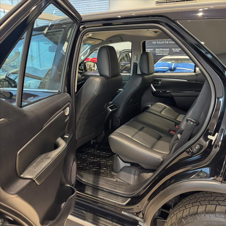 HILUX SW4 2.8 D-4D TURBO DIESEL SRX 7L 4X4 AUTOMÁTICO13
