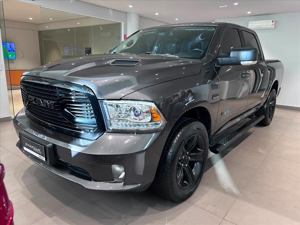 CLASSIC 5.7 V8 GASOLINA LARAMIE NIGHT EDITION CD 4X4 AUTOMÁTICO0