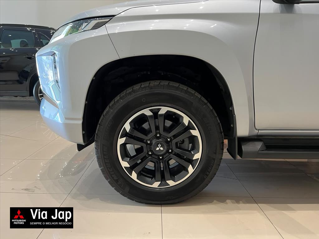Mitsubishi-L200 TRITON-2.4 16V TURBO DIESEL SPORT HPE CD 4P 4X4 AUTOMÁTICO