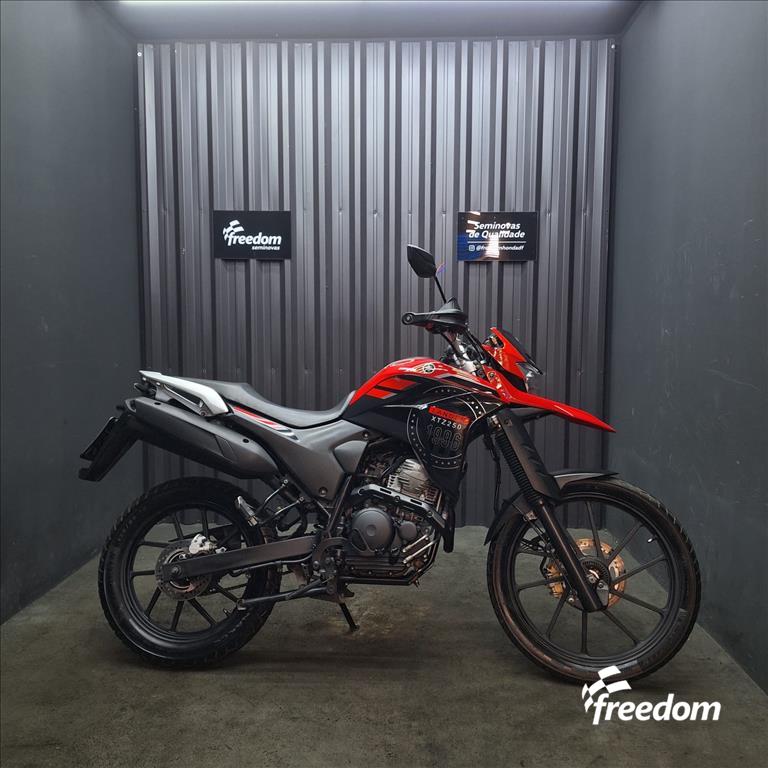 Moto YAMAHA do modelo XTZ 250 LANDER 2023/2023