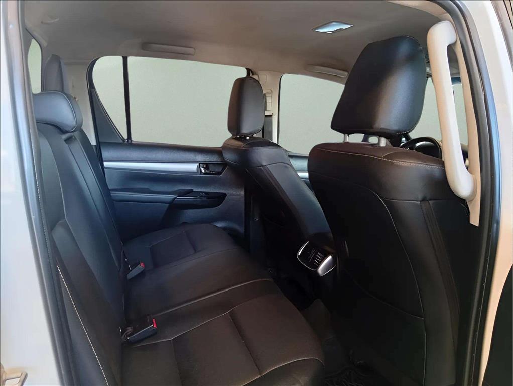 HILUX 2.8 D-4D TURBO DIESEL CD SRX 4X4 AUTOMÁTICO8