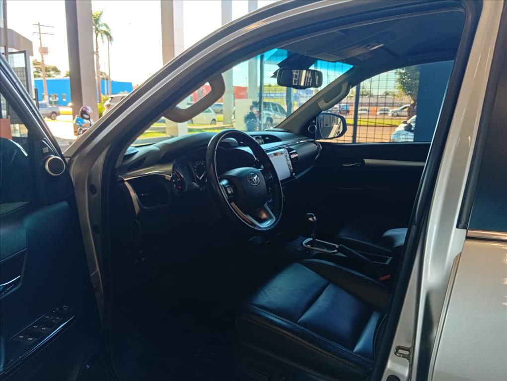 HILUX 2.8 D-4D TURBO DIESEL CD SRX 4X4 AUTOMÁTICO6