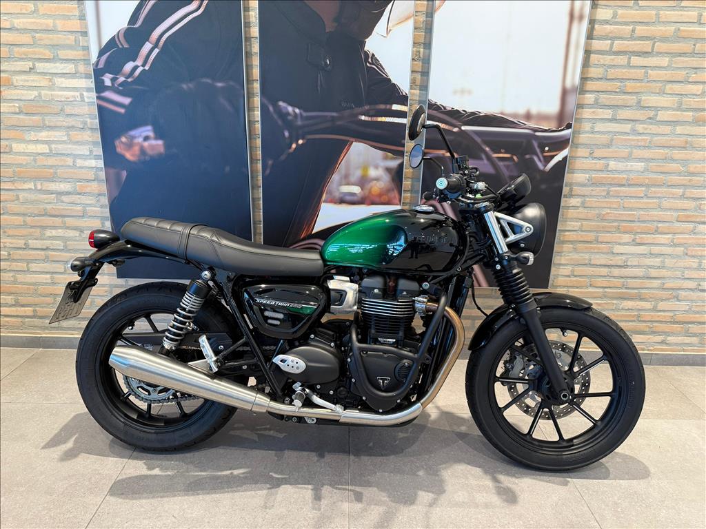 TWIN 900