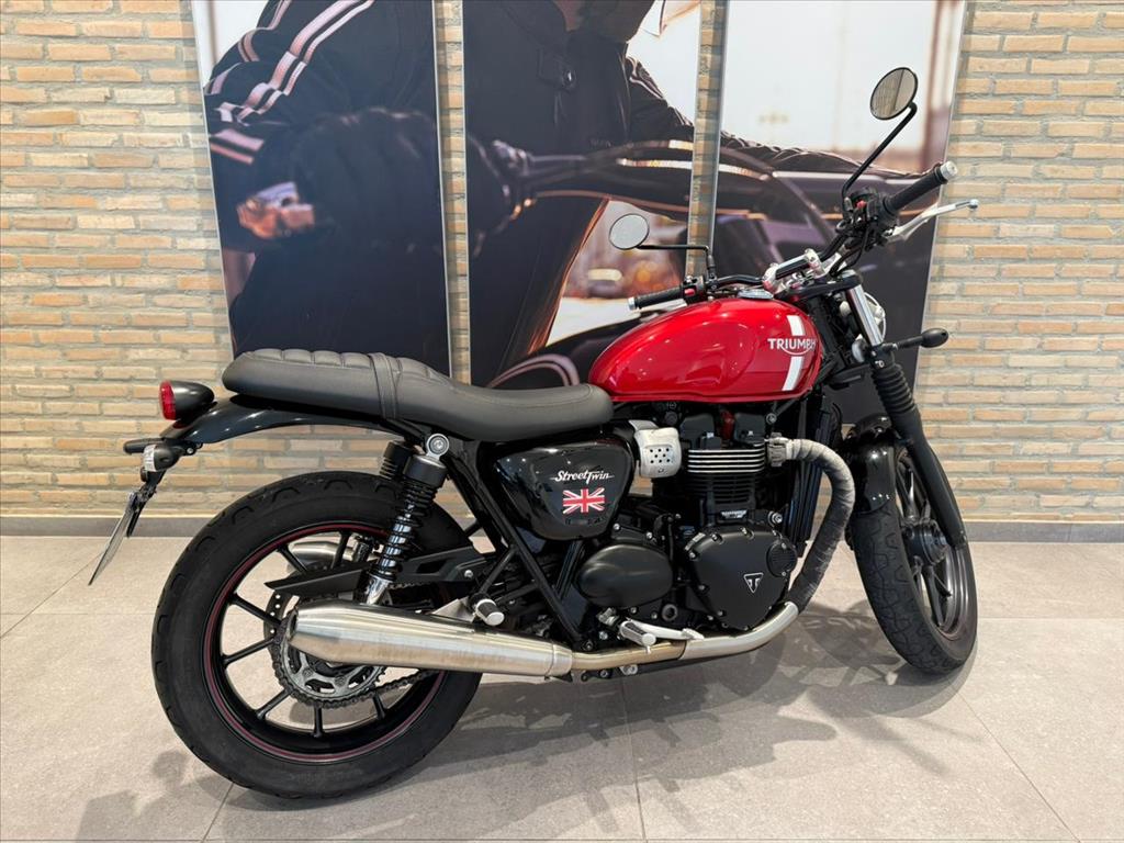 TRIUMPH-STREET-TWIN