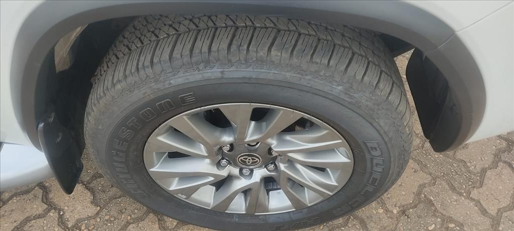 HILUX SW4 2.8 D-4D TURBO DIESEL SRX 4X4 AUTOMÁTICO11