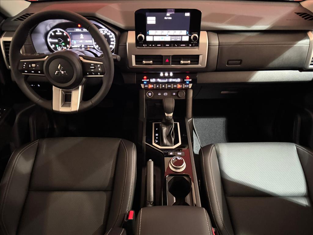 Mitsubishi-TRITON-2.4 BITURBO DIESEL CD HPE-S 4X4 AUTOMÁTICO