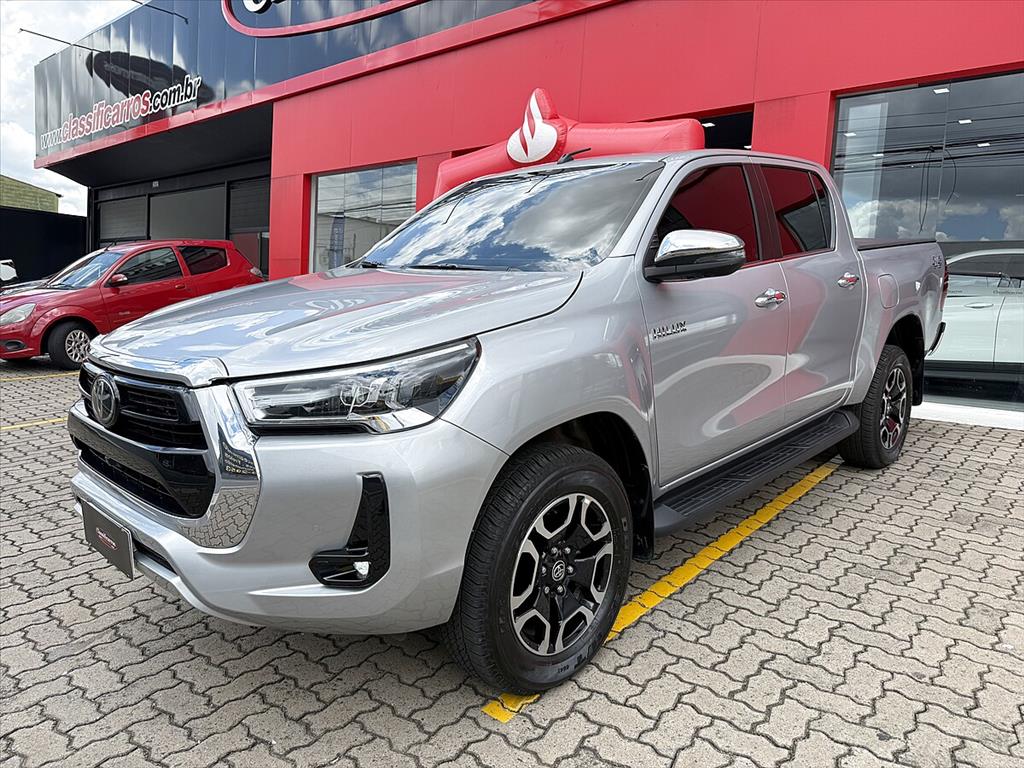 Toyota Hilux - 2.8 D-4D TURBO DIESEL CD SRX 4X4 AUTOMÁTICO