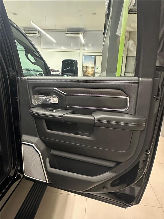 3500 6.7 I6 TURBO DIESEL LARAMIE NIGHT EDITION CD 4X4  AUTOMÁTICO10