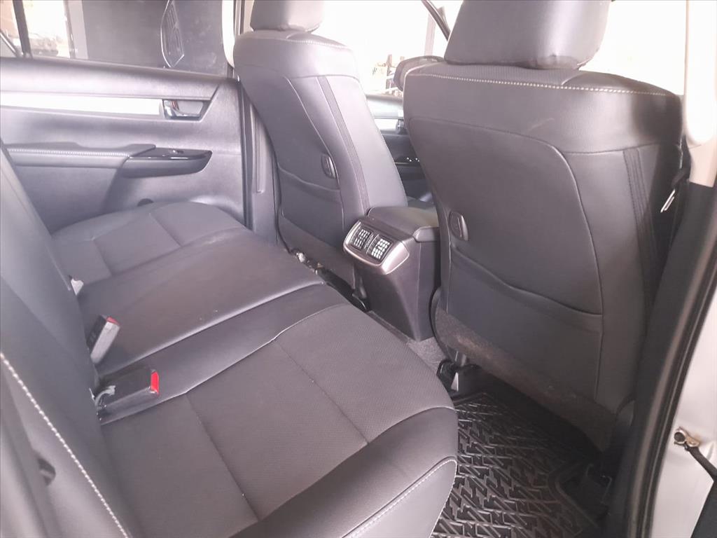 HILUX 2.8 D-4D TURBO DIESEL CD SRX 4X4 AUTOMÁTICO