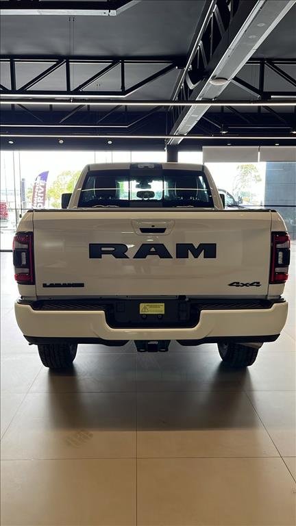 2500 6.7 I6 TURBO DIESEL LARAMIE NIGHT EDITION CD 4X4 AUTOMÁTICO4