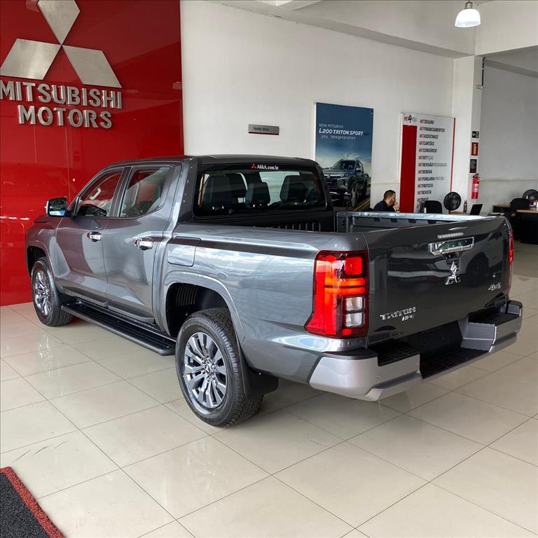 Mitsubishi-TRITON-2.4 BITURBO DIESEL CD HPE 4X4 AUTOMÁTICO