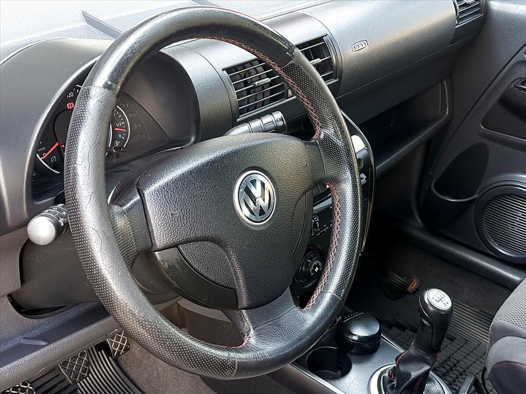 Volkswagen Fox - 1.0 MI BLACKFOX 8V FLEX 4P MANUAL