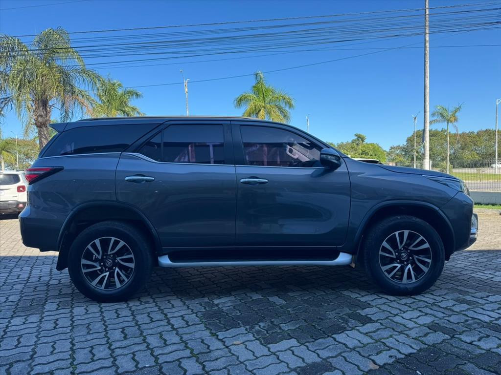 HILUX SW4 2.8 D-4D TURBO DIESEL SRX 7L 4X4 AUTOMÁTICO7