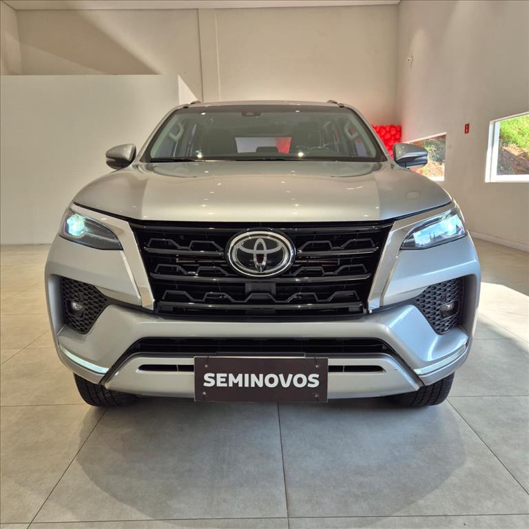 HILUX 2.8 D-4D TURBO DIESEL CD SRX 4X4 AUTOMÁTICO1