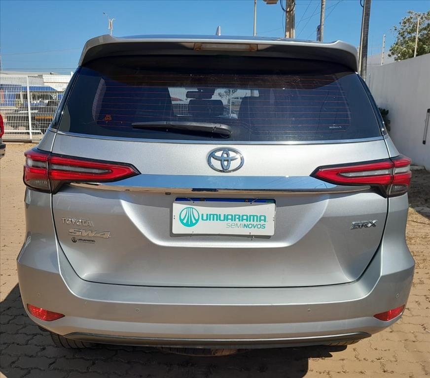 HILUX 2.8 D-4D TURBO DIESEL CD SRX 4X4 AUTOMÁTICO4