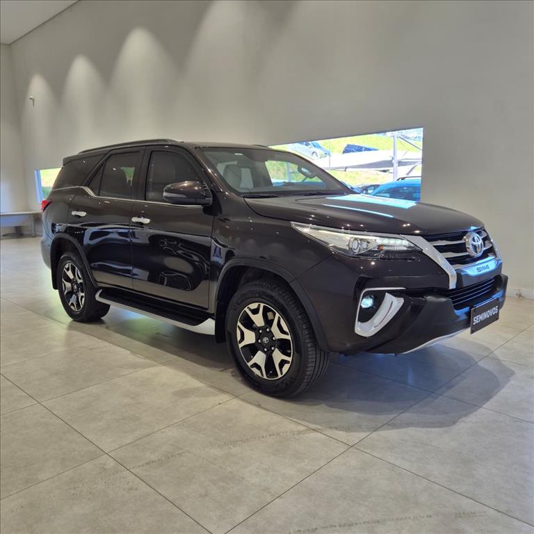 HILUX SW4 2.8 SRX DIAMOND 4X4 7 LUGARES 16V TURBO INTERCOOLER DIESEL 4P AUTOMÁTICO0