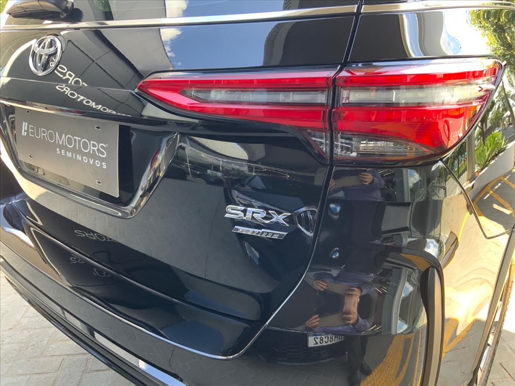 Toyota-HILUX SW4-2.8 D-4D TURBO DIESEL SRX PLATINUM 7L 4X4 AUTOMÁTICO