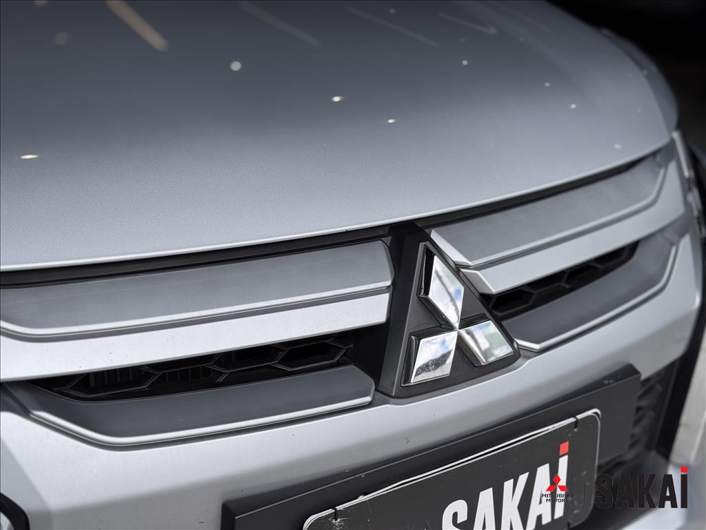 Mitsubishi-L200 TRITON-2.4 16V TURBO DIESEL SPORT HPE CD 4P 4X4 AUTOMÁTICO