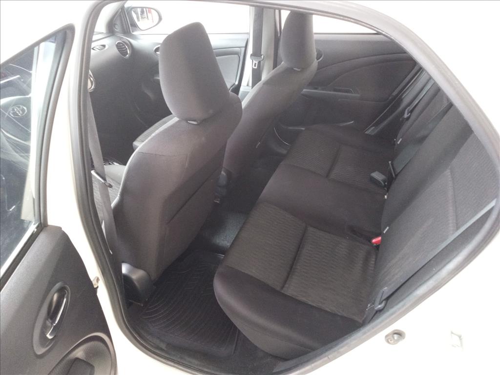 ETIOS 1.5 X PLUS SEDAN 16V FLEX 4P AUTOMÁTICO