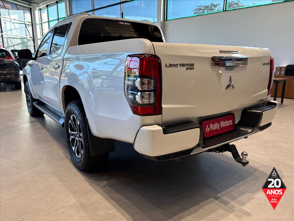 Mitsubishi-L200 TRITON-2.4 16V TURBO DIESEL SPORT HPE-S CD 4P 4X4 AUTOMÁTICO