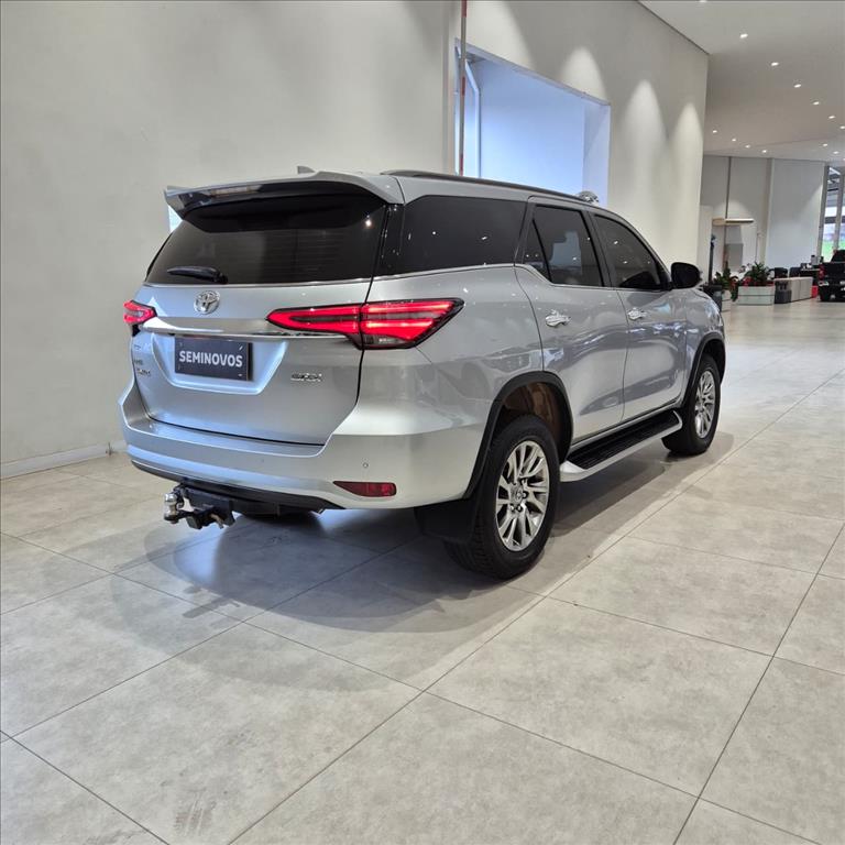 HILUX 2.8 D-4D TURBO DIESEL CD SRX 4X4 AUTOMÁTICO3