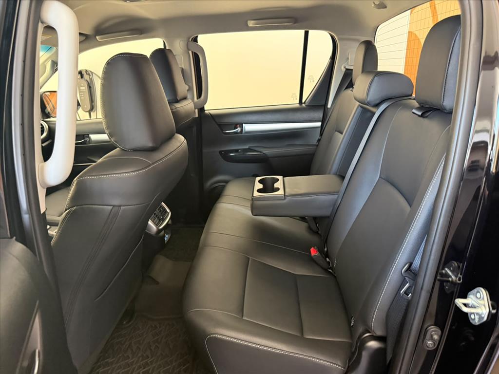 HILUX 2.8 D-4D TURBO DIESEL CD SRV 4X4 AUTOMÁTICO11