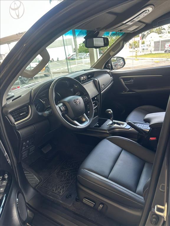 HILUX SW4 2.8 D-4D TURBO DIESEL SRX PLATINUM 4X4 AUTOMÁTICO4