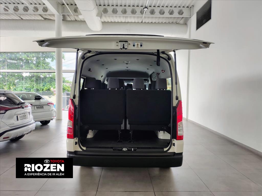 HIACE 2.8 D-4D TURBO DIESEL MINIBUS 15+1 DX AUTOMÁTICO4