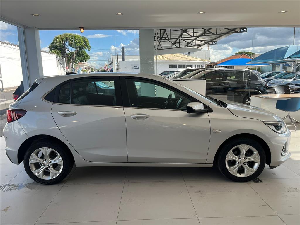 ONIX 1.0 TURBO FLEX PREMIER AUTOMÁTICO3