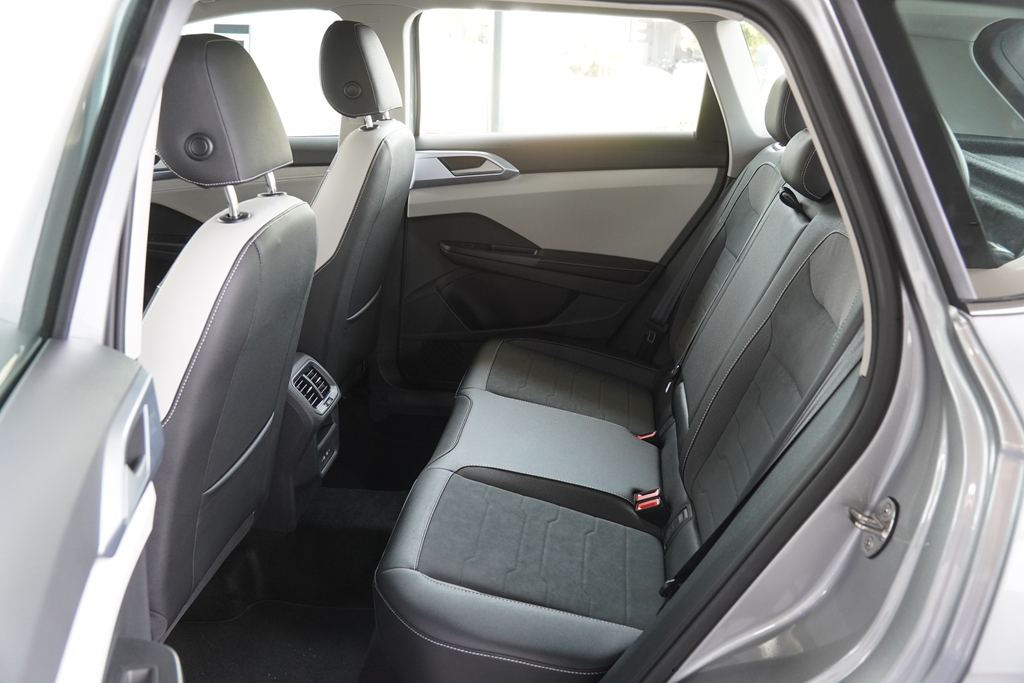 TAOS 1.4 250 TSI TOTAL FLEX COMFORTLINE AUTOMÁTICO11