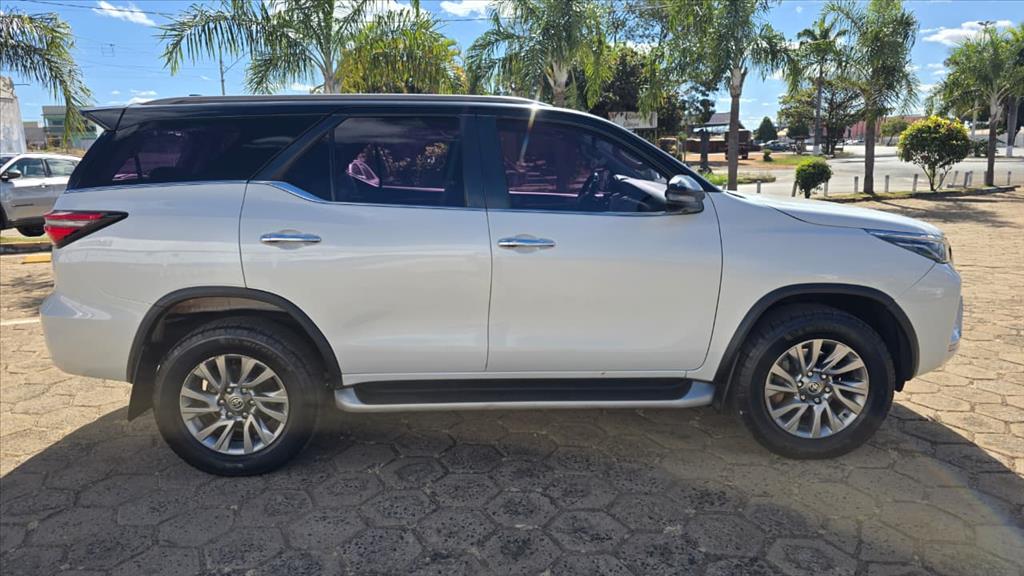HILUX SW4 2.8 D-4D TURBO DIESEL SRX 7L 4X4 AUTOMÁTICO8