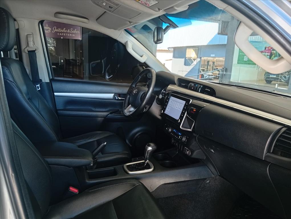 HILUX 2.8 D-4D TURBO DIESEL CD SRV 4X4 AUTOMÁTICO9