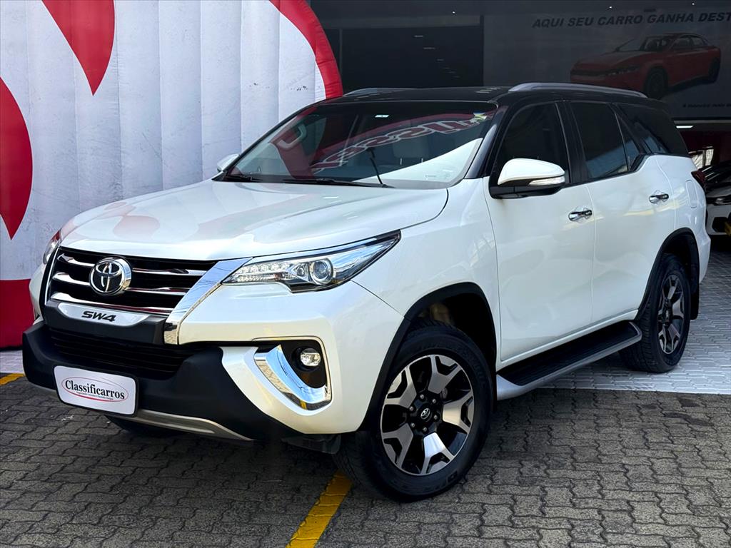 Toyota Hilux Sw4 - 2.8 SRX DIAMOND 4X4 7 LUGARES 16V TURBO INTERCOOLER DIESEL 4P AUTOMÁTICO