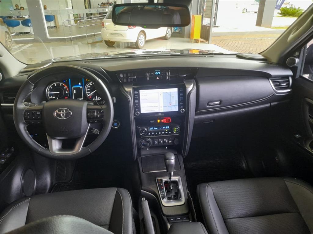 HILUX SW4 2.8 D-4D TURBO DIESEL SRX 7L 4X4 AUTOMÁTICO7