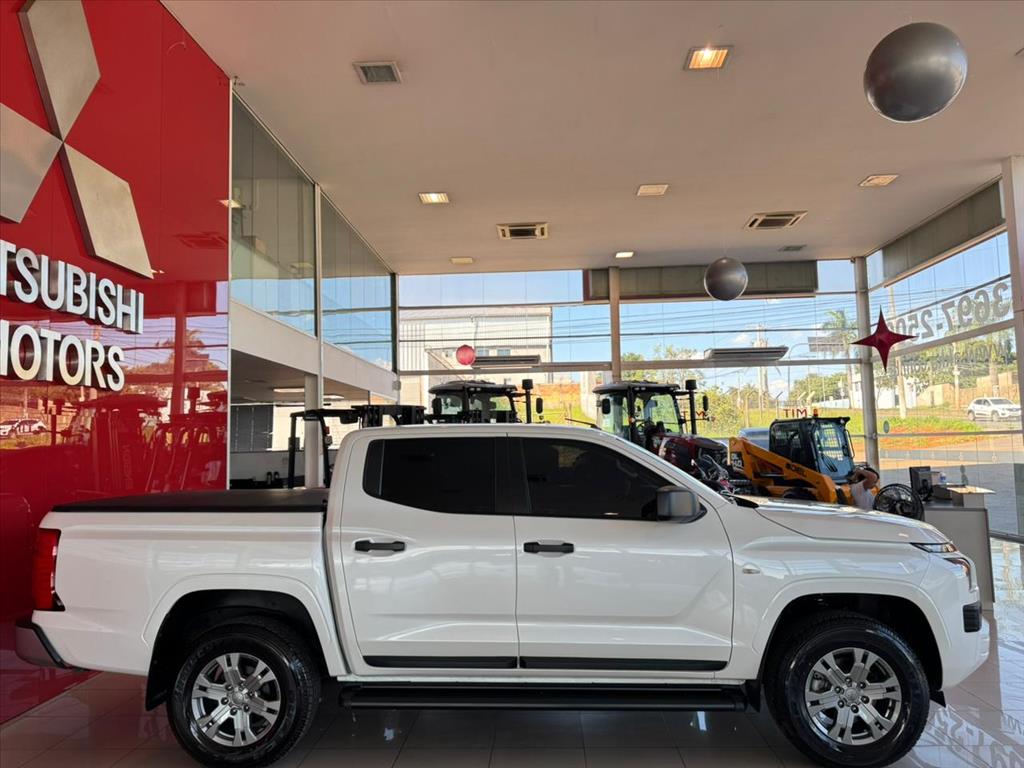 Mitsubishi-TRITON-2.4 BITURBO DIESEL CD GLS 4X4 AUTOMÁTICO