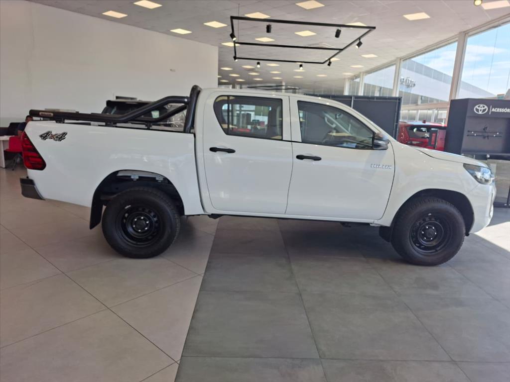 HILUX 2.8 D-4D TURBO DIESEL CD SRX 4X4 AUTOMÁTICO4