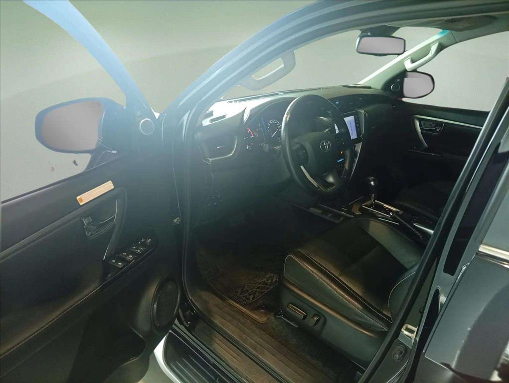 HILUX SW4 2.8 D-4D TURBO DIESEL SRX 7L 4X4 AUTOMÁTICO8