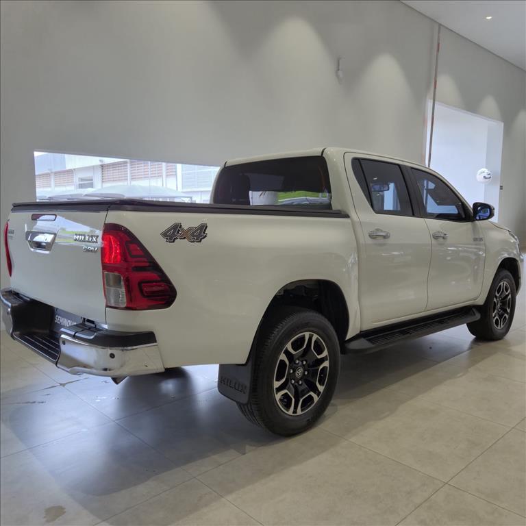 HILUX 2.8 D-4D TURBO DIESEL CD SRV 4X4 AUTOMÁTICO3