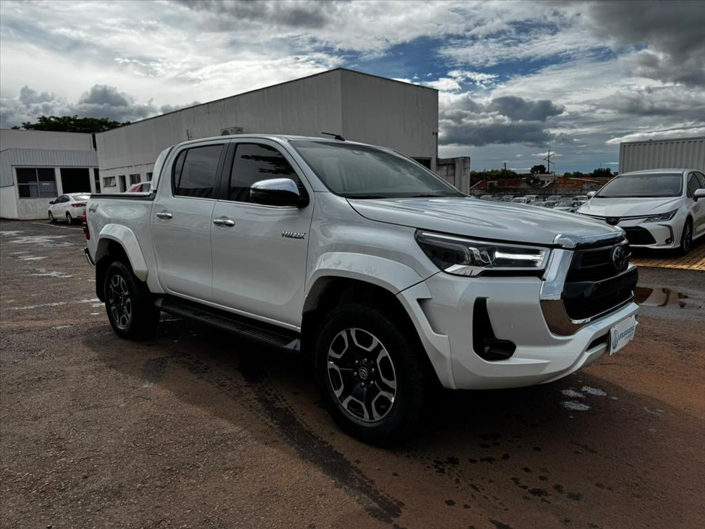 HILUX 2.8 D-4D TURBO DIESEL CD SRX 4X4 AUTOMÁTICO5