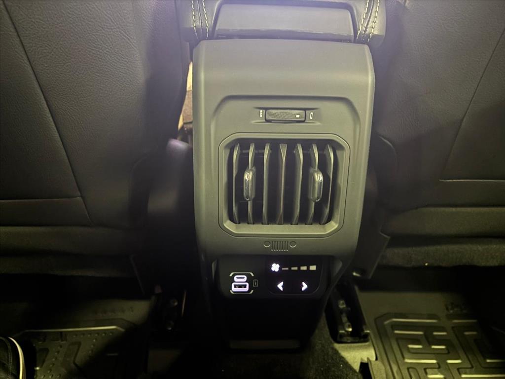 COMMANDER 1.3 T270 TURBO MHEV LIMITED AT611