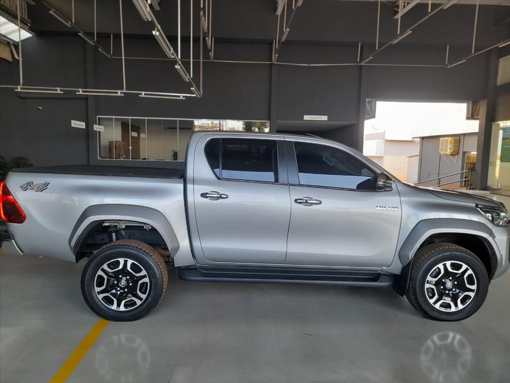 HILUX 2.8 D-4D TURBO DIESEL CD SRX 4X4 AUTOMÁTICO