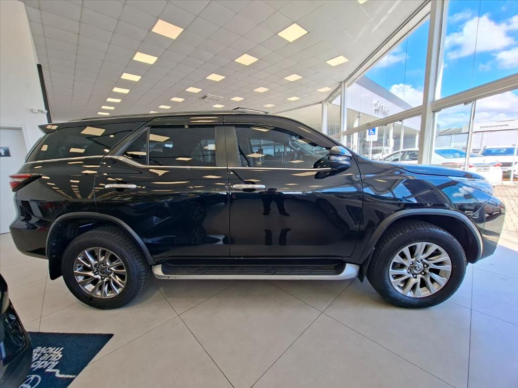 HILUX SW4 2.8 D-4D TURBO DIESEL SRX 7L 4X4 AUTOMÁTICO3